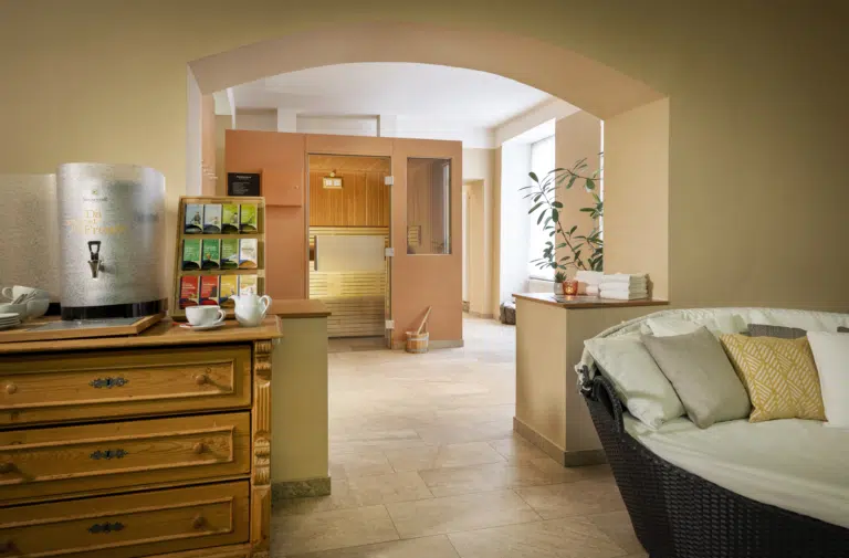 Ihr seht den Saunabereich im JUFA Hotel Judenburg im Murtal.