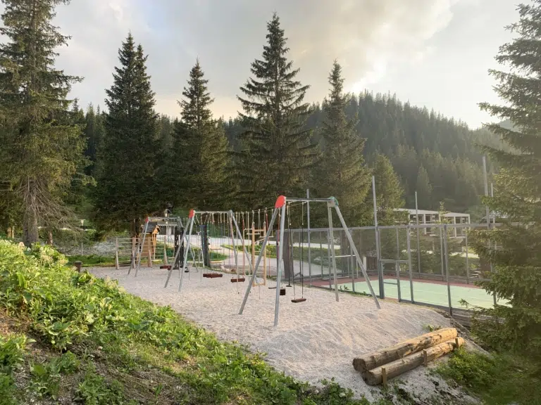 Ihr seht den Motorikpark beim JUFA Hotel Planneralm***