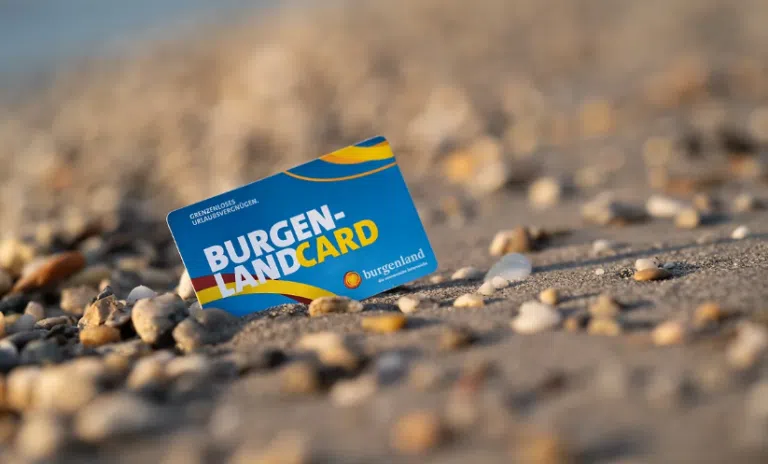 Ihr seht ein Foto der Burgenland Card.