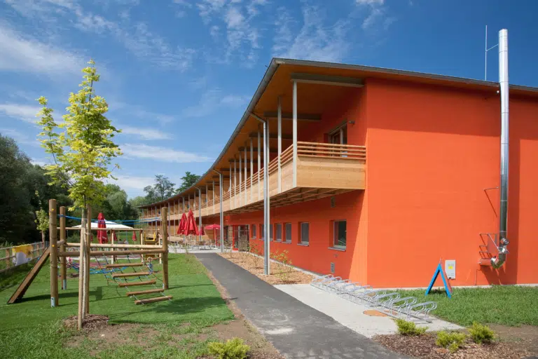 Hotelansicht vom JUFA Hotel Leibnitz Sport-Resort mit Spielplatz