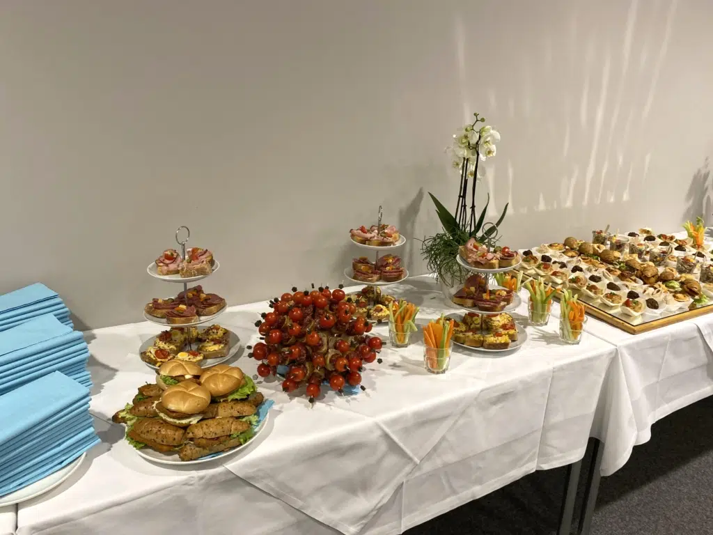 Sie sehen feine Seminar-Köstlichkeiten im JUFA Hotel Maria Lankowitz.