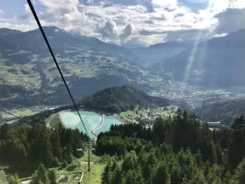 Ihr seht die Golmbahn in Montafon.