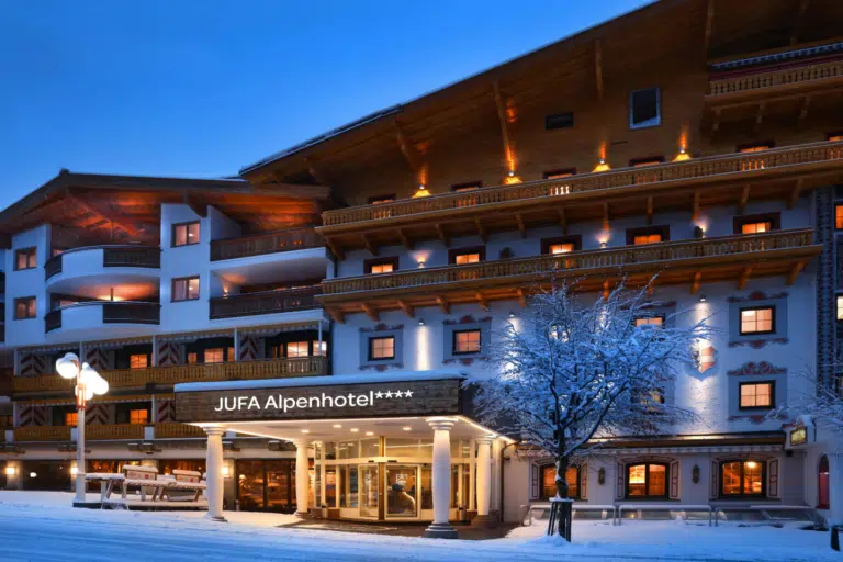 JUFA Alpenhotel Saalbach im Winter