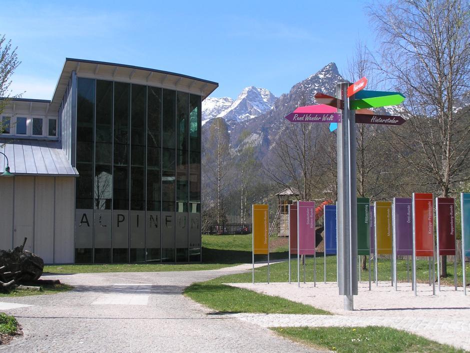 Ausstellungshaus Alpineum Hinterstoder in Oberösterreich. JUFA Hotels bieten erholsamen Familienurlaub und einen unvergesslichen Winter- und Wanderurlaub.