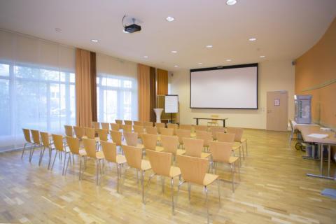 Die gut ausgetatteten Räume bieten den idealen Ort für Ihr Seminar oder Workshop im JUFA Hotel Salzburg City. Der Ort für erlebnisreichen Städtetrip für die ganze Familie und der ideale Platz für Ihr Seminar.