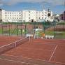 Direkt anliegende Tennisplätze am  JUFA Hotel Leibnitz - Sport-Resort. Der Ort für erfolgreiches Training in ungezwungener Atmosphäre für Vereine und Teams.