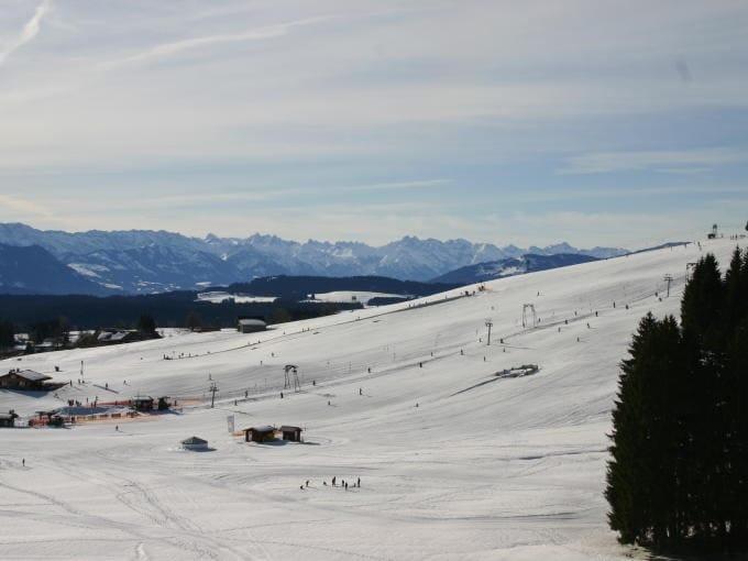 Skigebiet Eschach in Bayern. JUFA Hotels bietet erholsamen Familienurlaub und einen unvergesslichen Winterurlaub.