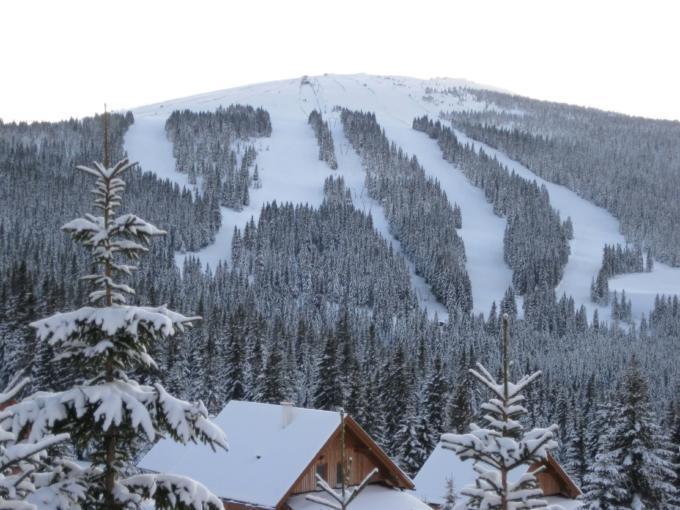 Skigebiet Weinebene in der Steiermark im Winter. JUFA Hotels bietet erholsamen Familienurlaub und einen unvergesslichen Winterurlaub.