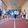 Eine Jugendgruppe beim Sprinten in der Turnhalle im JUFA Hotel Leibnitz Sport-Resort. JUFA Hotels bietet Ihnen den Ort für erfolgreiches Training in ungezwungener Atmosphäre für Vereine und Teams.