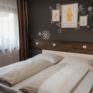 Sie sehen Betten im Doppelzimmer im JUFA Hotel Graz-Süd. Der Ort für erlebnisreichen Städtetrip für die ganze Familie und der ideale Platz für Ihr Seminar.