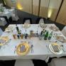 Sie sehen einen festlich gedeckten Tisch bei einer Veranstaltung in der All in One Eventhalle im JUFA Hotel Lipizzanerheimat*** in Maria Lankowitz.