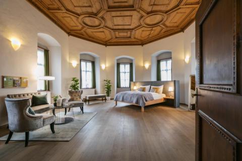 Doppelzimmer superior als Hochzeitszimmer im JUFA Hotel Schloss Röthelstein/Admont***. Der Ort für märchenhafte Hochzeiten und erfolgreiche und kreative Seminare.