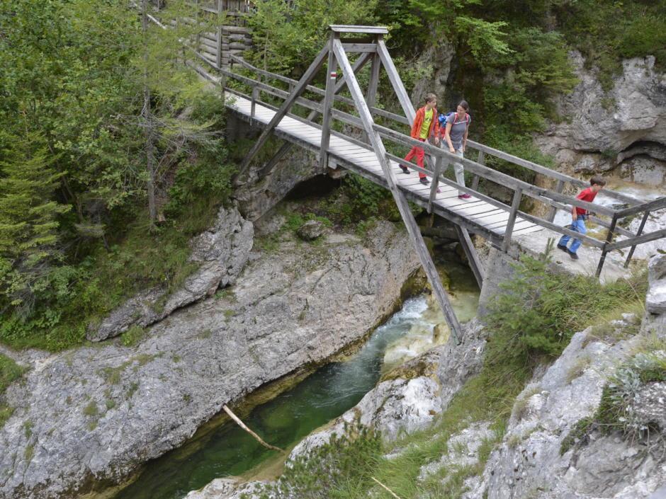 Wanderausflug mit der Familie in den Ötschergräben im Naturpark Ötscher-Tormäuer in Niederösterreich. JUFA Hotels bietet Ihnen den Ort für erlebnisreichen Natururlaub für die ganze Familie.