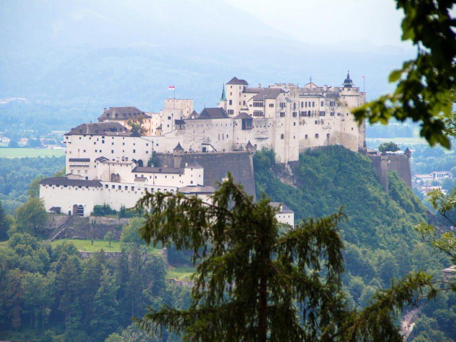 Die imposante Festungsanlage der Stadt Salzburg ist in wenigen Minuten vom JUFA Hotel Salzburg City erreichbar.