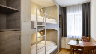 Sie sehen das Appartment 4 im JUFA Hotel Eisenerz. Der ideale Ausgangspunkt für Ihren Wander- und Winterurlaub