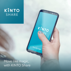 Sie sehen das Logo von KINTO Share auf einem Smartphone.