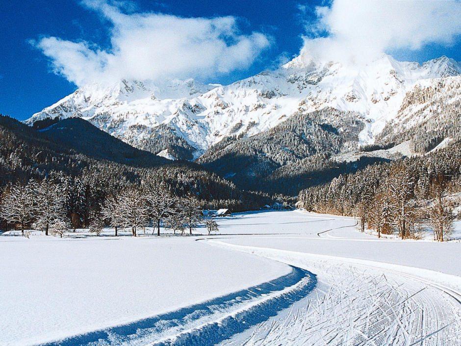 Perfekt präparierte Langlaufloipe und Skatingstrecke im Nationalpark Gesäuse in der Steiermark. JUFA Hotels bietet erholsamen Familienurlaub und einen unvergesslichen Winterurlaub.