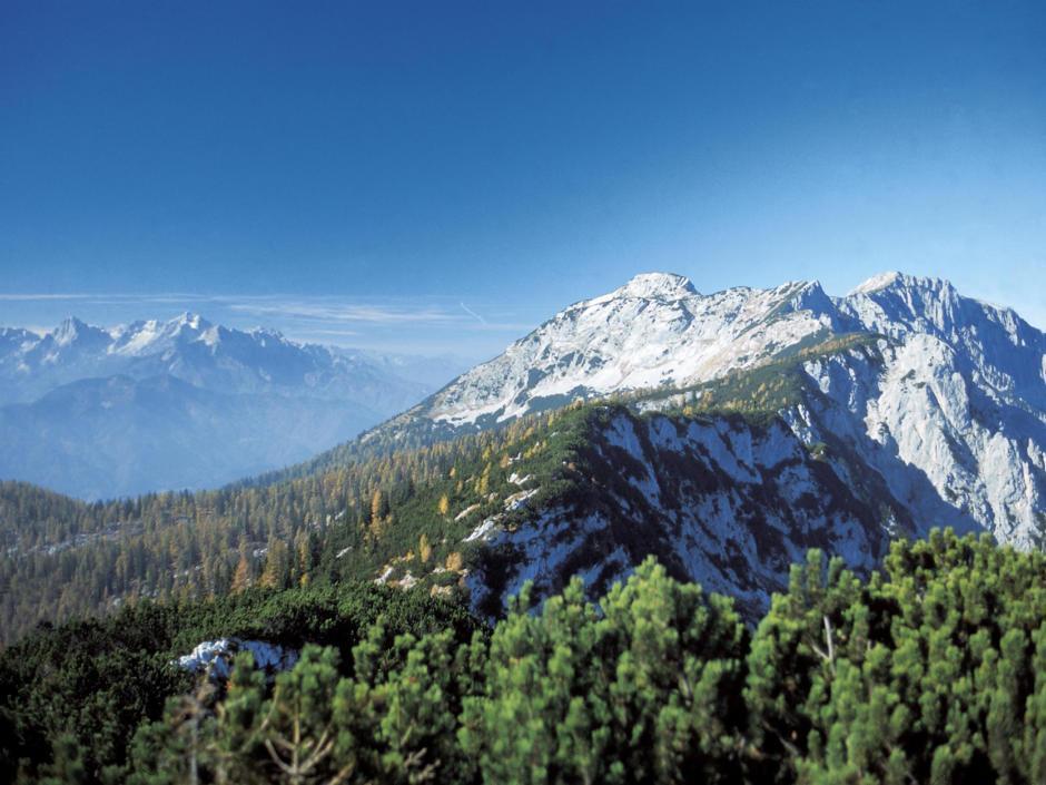 Sie sehen einen Ein Blick auf die Berge des Nationalparks Kalkalpen in Oberösterreich. JUFA Hotels bietet Ihnen den Ort für erlebnisreichen Natururlaub für die ganze Familie.