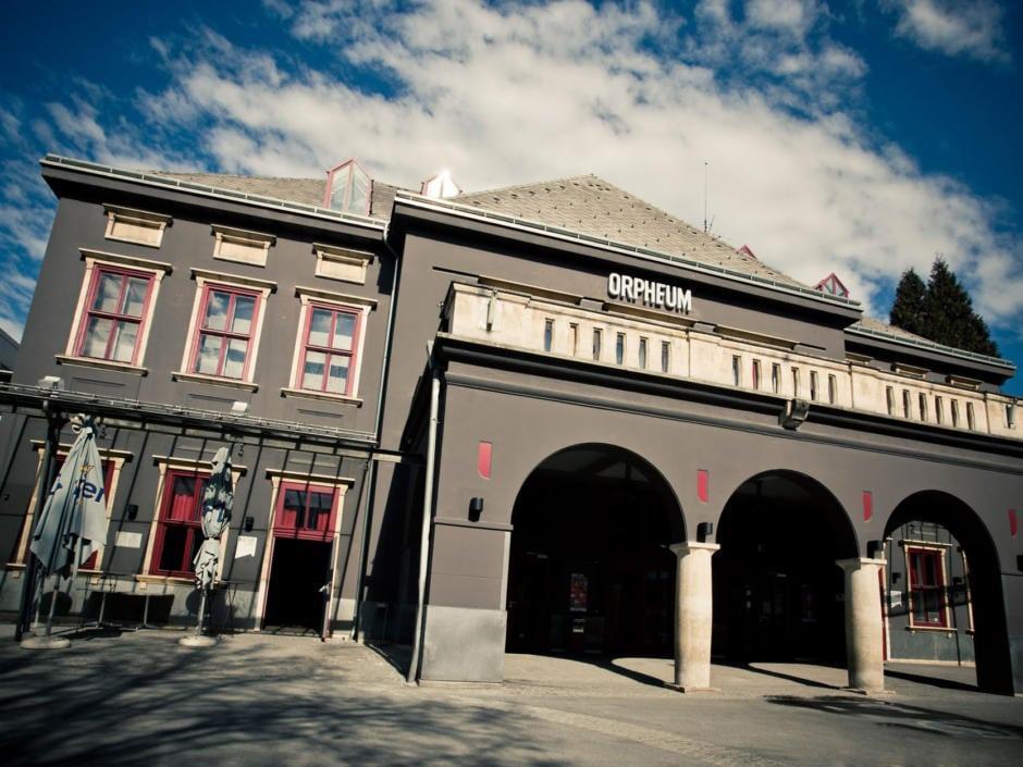 Sie sehen das Theaterhaus Orpheum der Grazer Spielstätten. JUFA Hotels bietet erlebnisreichen Städtetrip für die ganze Familie und den idealen Platz für Ihr Seminar.