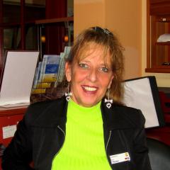 Sie sehen Ingeborg Theisen, Hoteldirektorin des JUFA Hotel Planneralm***.
